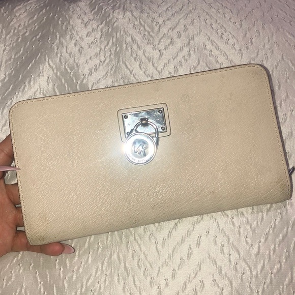Michael Kors Handbags - Micheal kors full Wallet